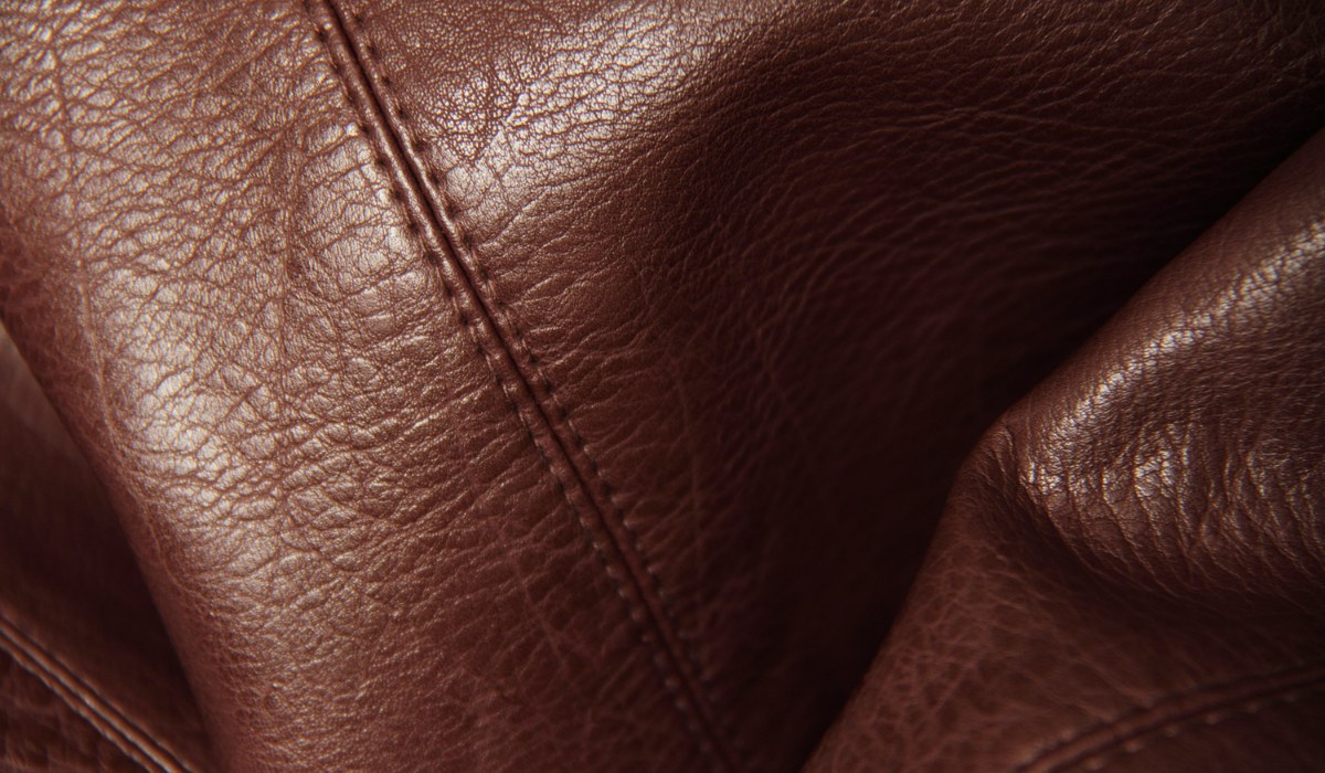 Guía Profesional para Grabado y Corte Láser en Cuero con Acabados de Calidad