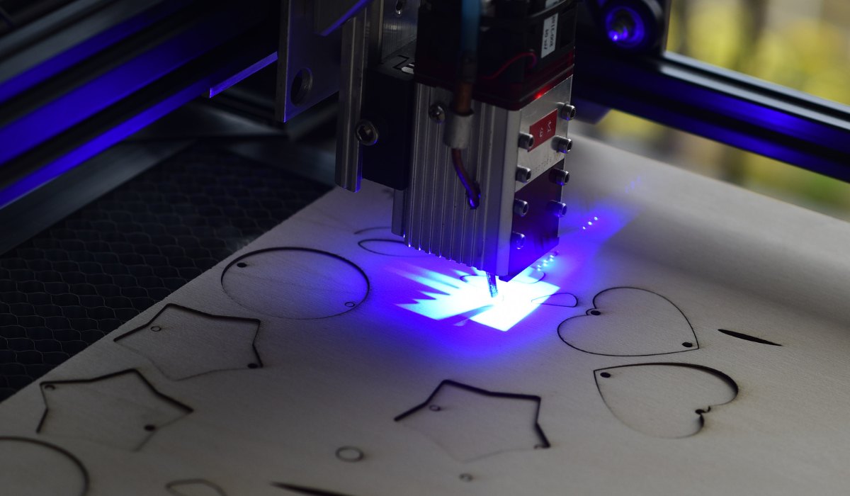 Qué es un Láser UV: Guía Completa, Precisión y Procesado en Frío